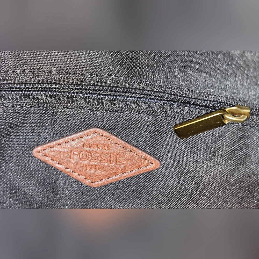 Black Leather Fossil Crossbody Purse - Picture 4 of 4